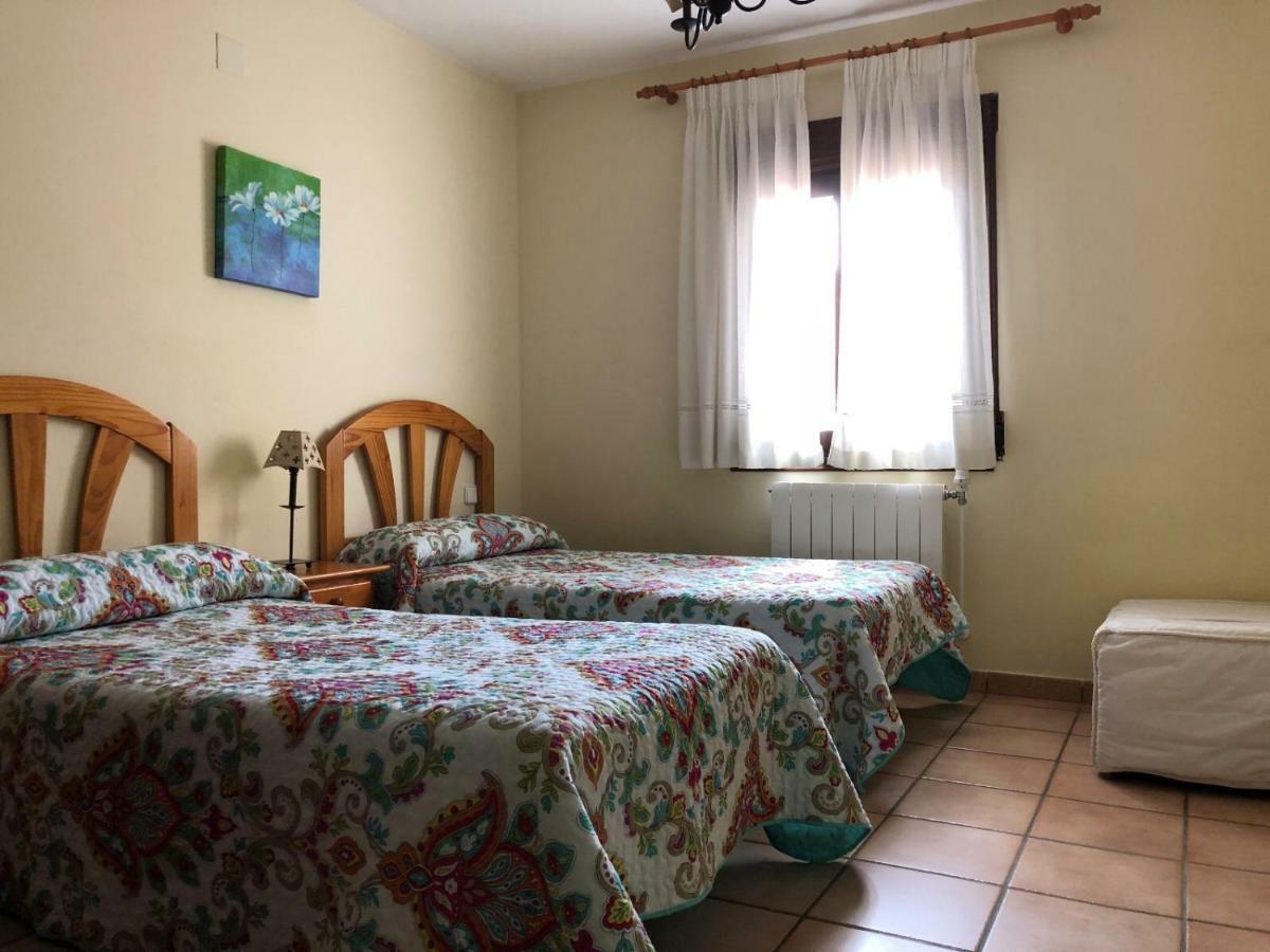 Apartamentos Los Parrales Вильяльба-де-ла-Сьерра Экстерьер фото
